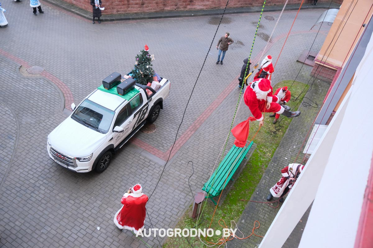 Дед мороз альпинист в Гродно