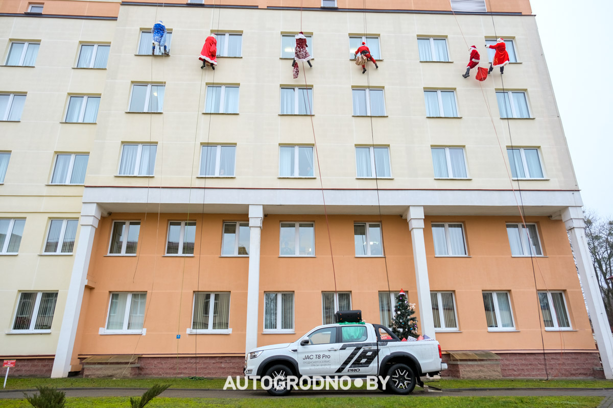 Дед мороз альпинист в Гродно