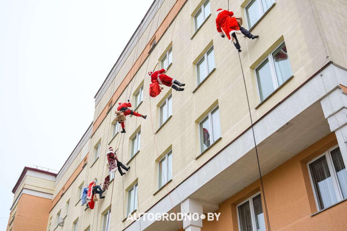 Дед мороз альпинист в Гродно