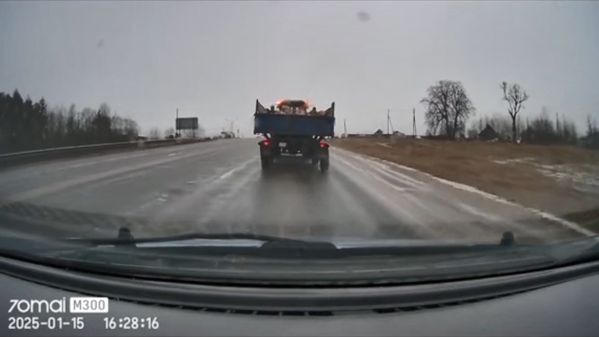 У трактора отвалилось колесо в Гродно