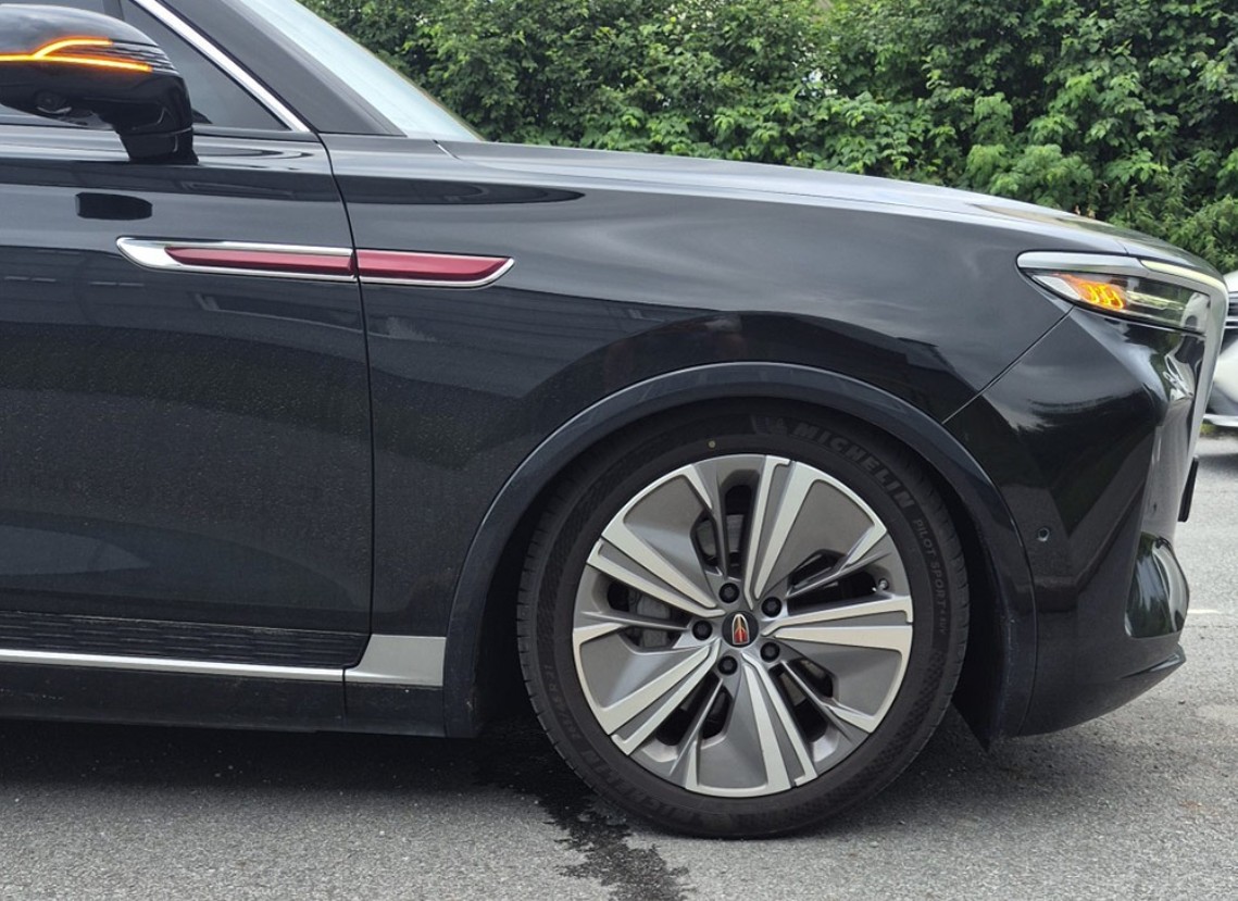 Hongqi E HS9