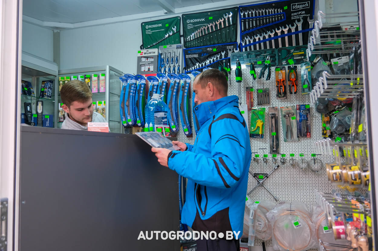 Магазин запчастей в микрорайоне Ольшанка в Гродно