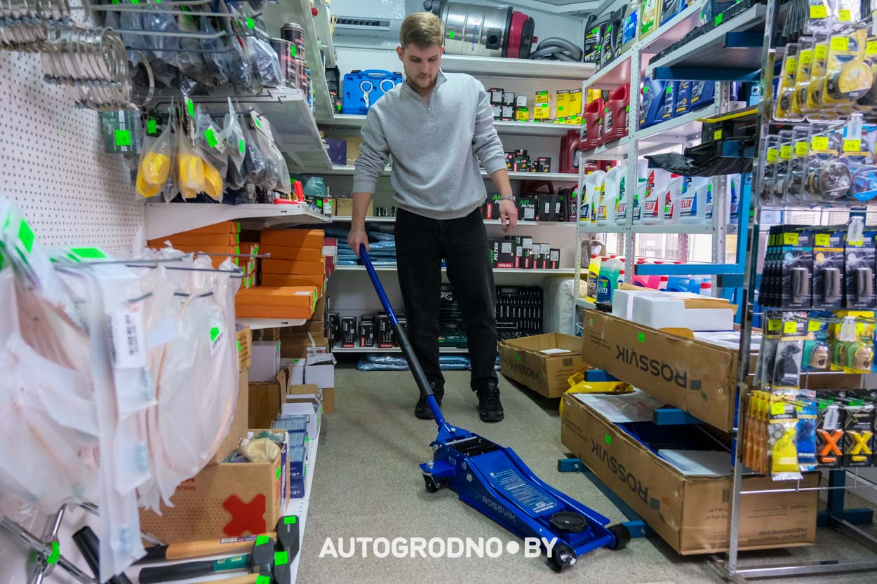 Магазин запчастей в микрорайоне Ольшанка в Гродно