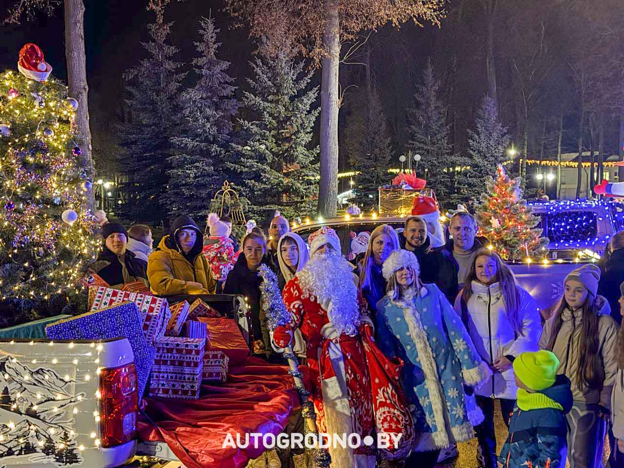 12 декабря автоклубы Гродно зажгли главную ёлку в Скиделе