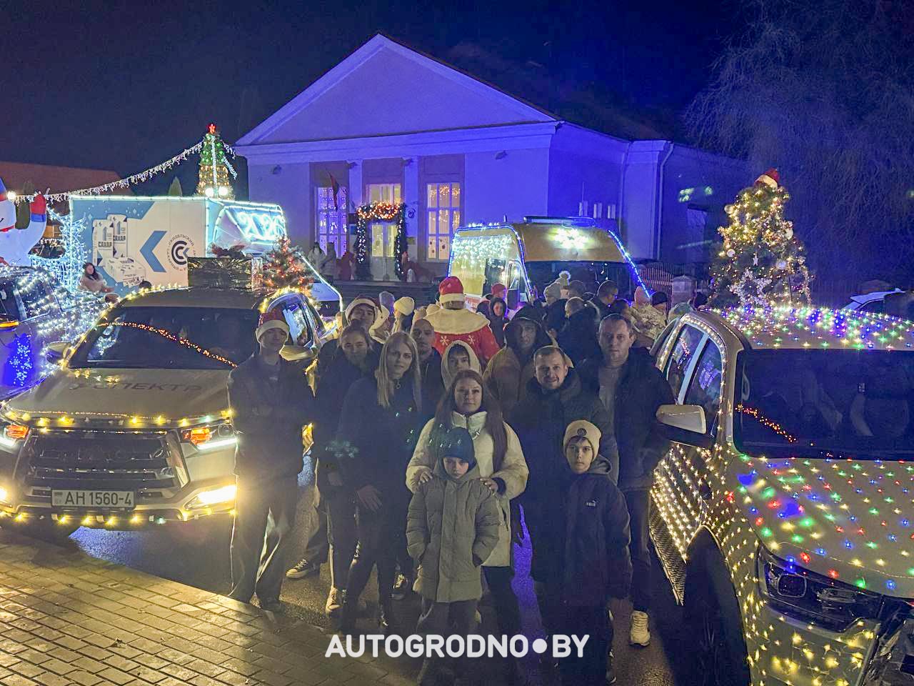 12 декабря автоклубы Гродно зажгли главную ёлку в Скиделе
