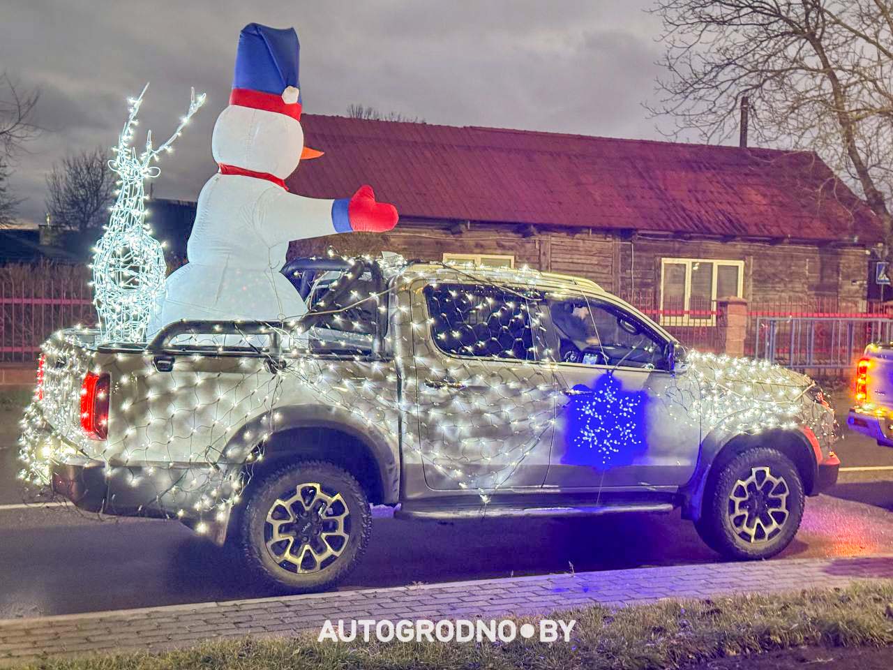 12 декабря автоклубы Гродно зажгли главную ёлку в Скиделе