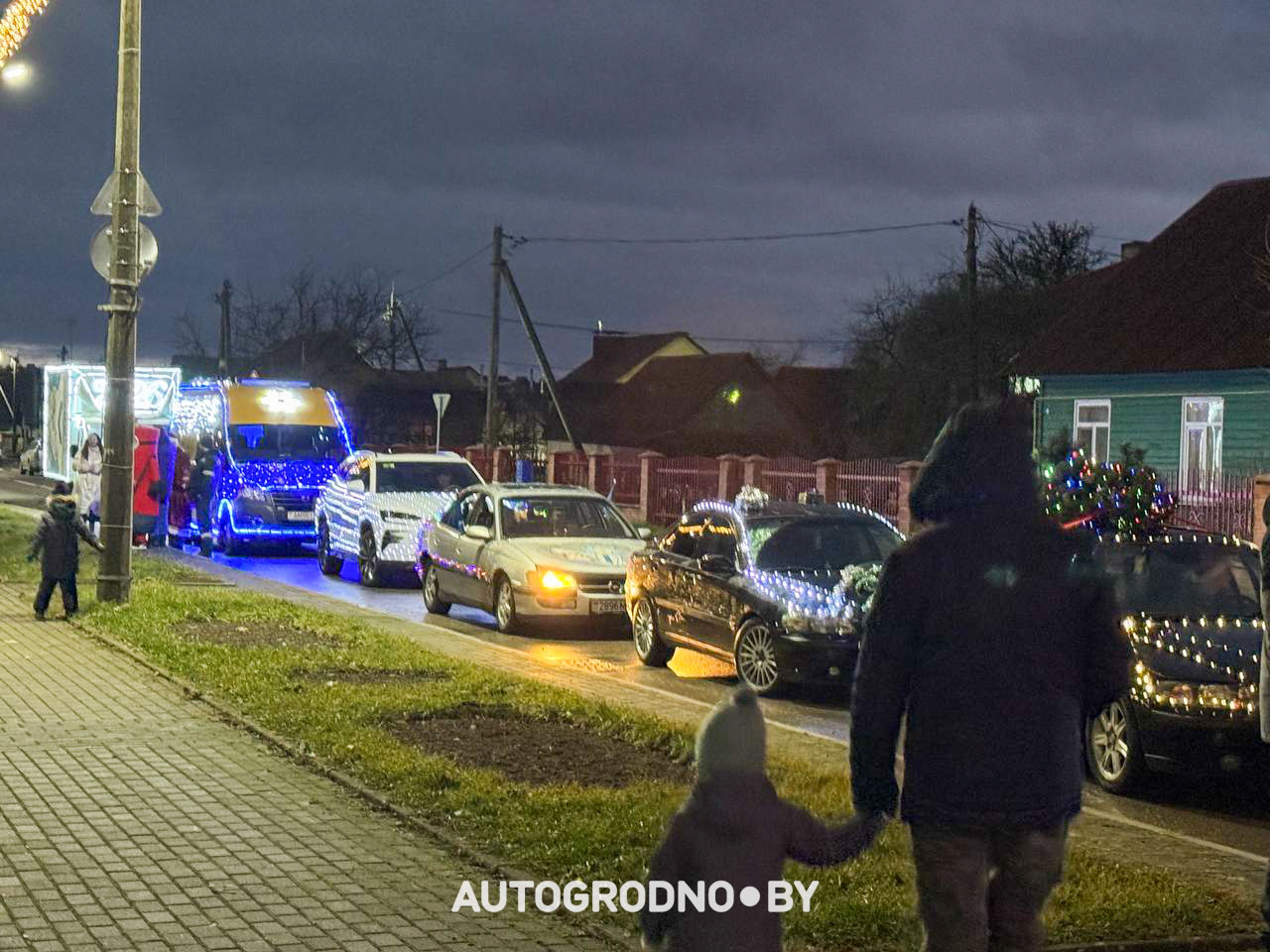 12 декабря автоклубы Гродно зажгли главную ёлку в Скиделе