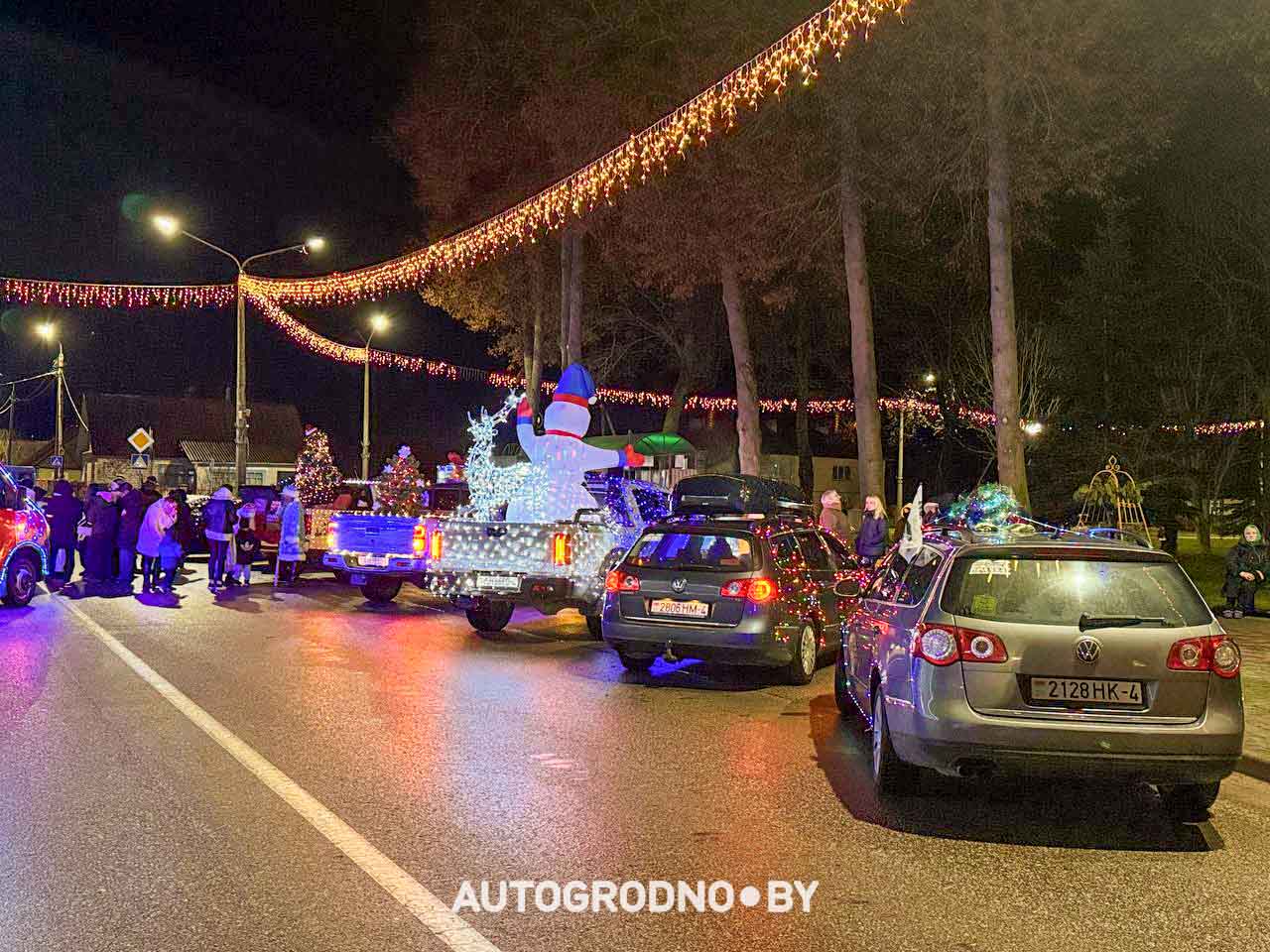12 декабря автоклубы Гродно зажгли главную ёлку в Скиделе