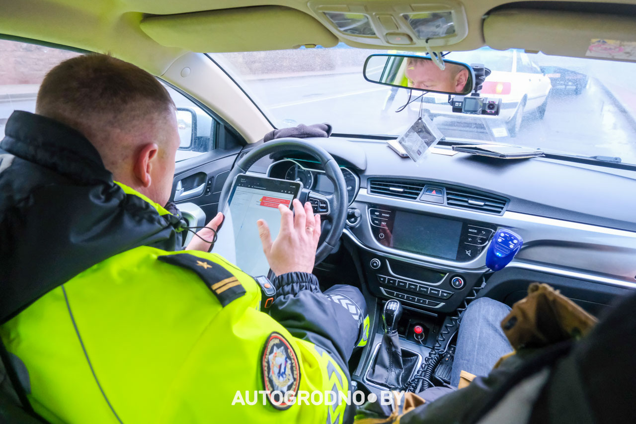 Рейд ГАИ Гродно - на летних или зимних шинах ездят водители Беларуси