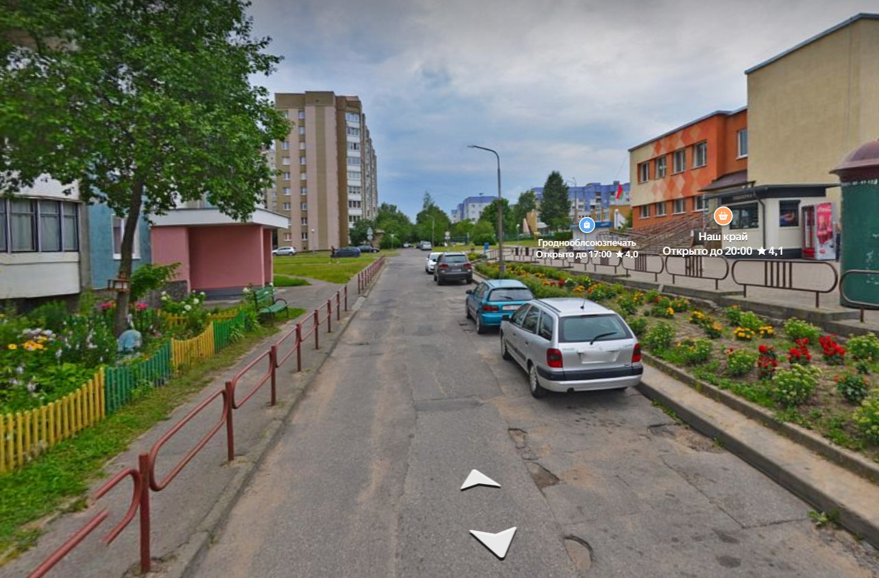 На улице Лиможа в Гродно установили столбики во дворах