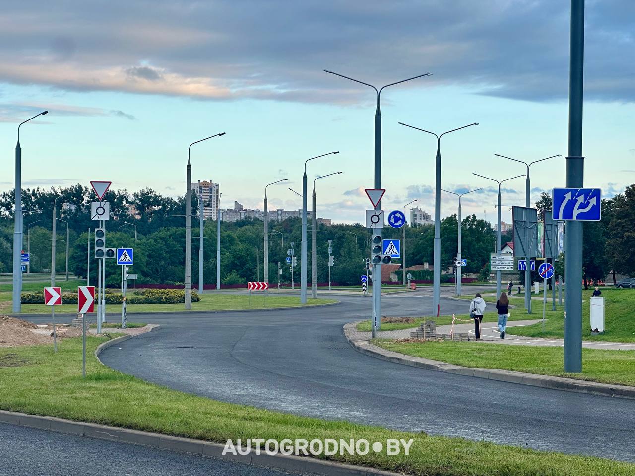 Новый асфальт на кольце по улице Тавлая в Гродно