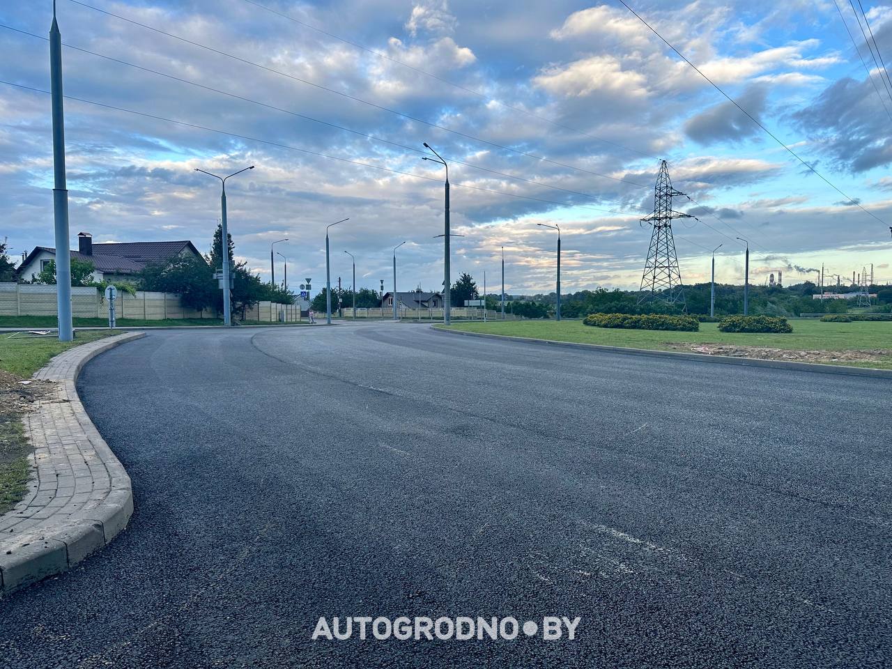 Новый асфальт на кольце по улице Тавлая в Гродно