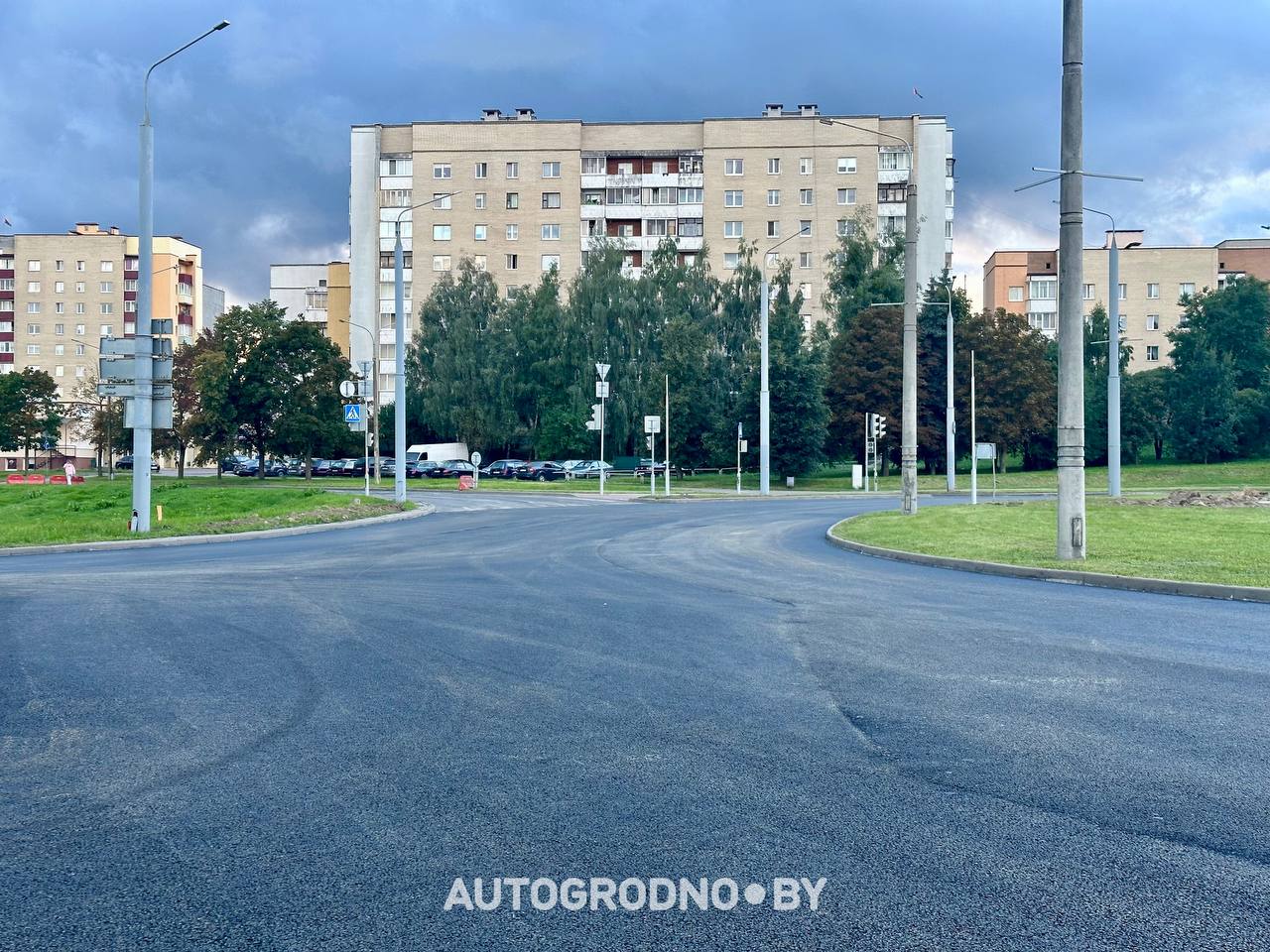 Новый асфальт на кольце по улице Тавлая в Гродно