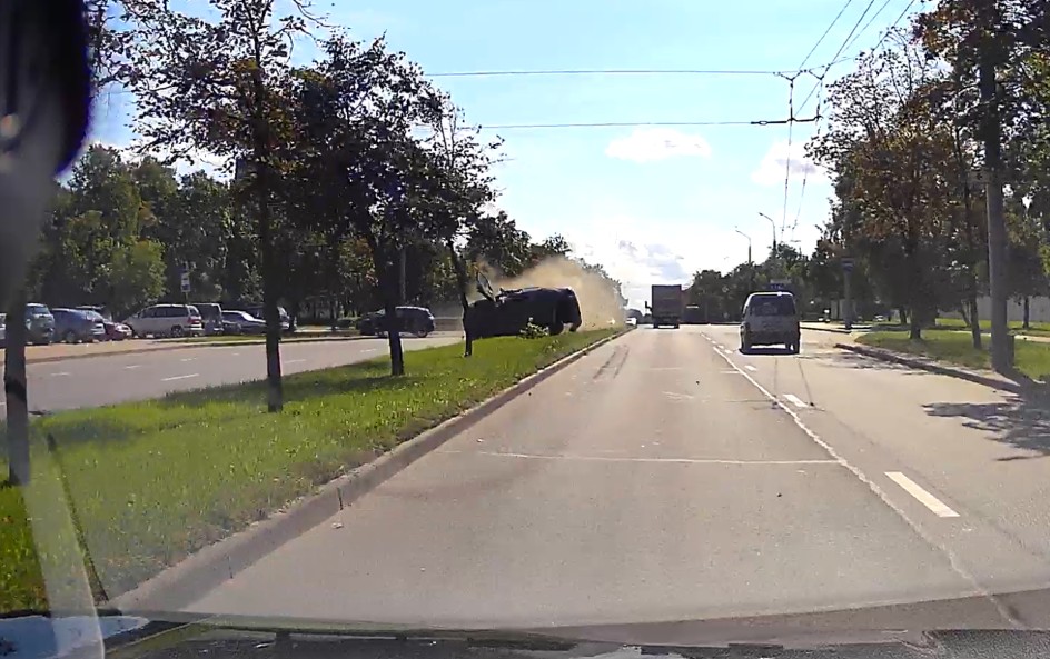 переворот легкового автомобиля на Болдина в Гродно