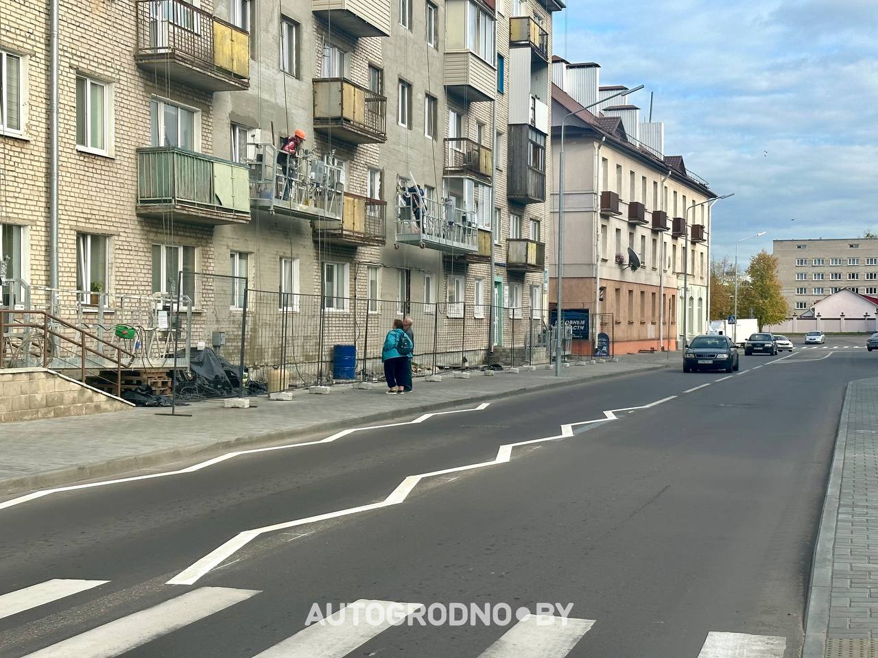 Зигзагообразная дорожная разметка в Гродно