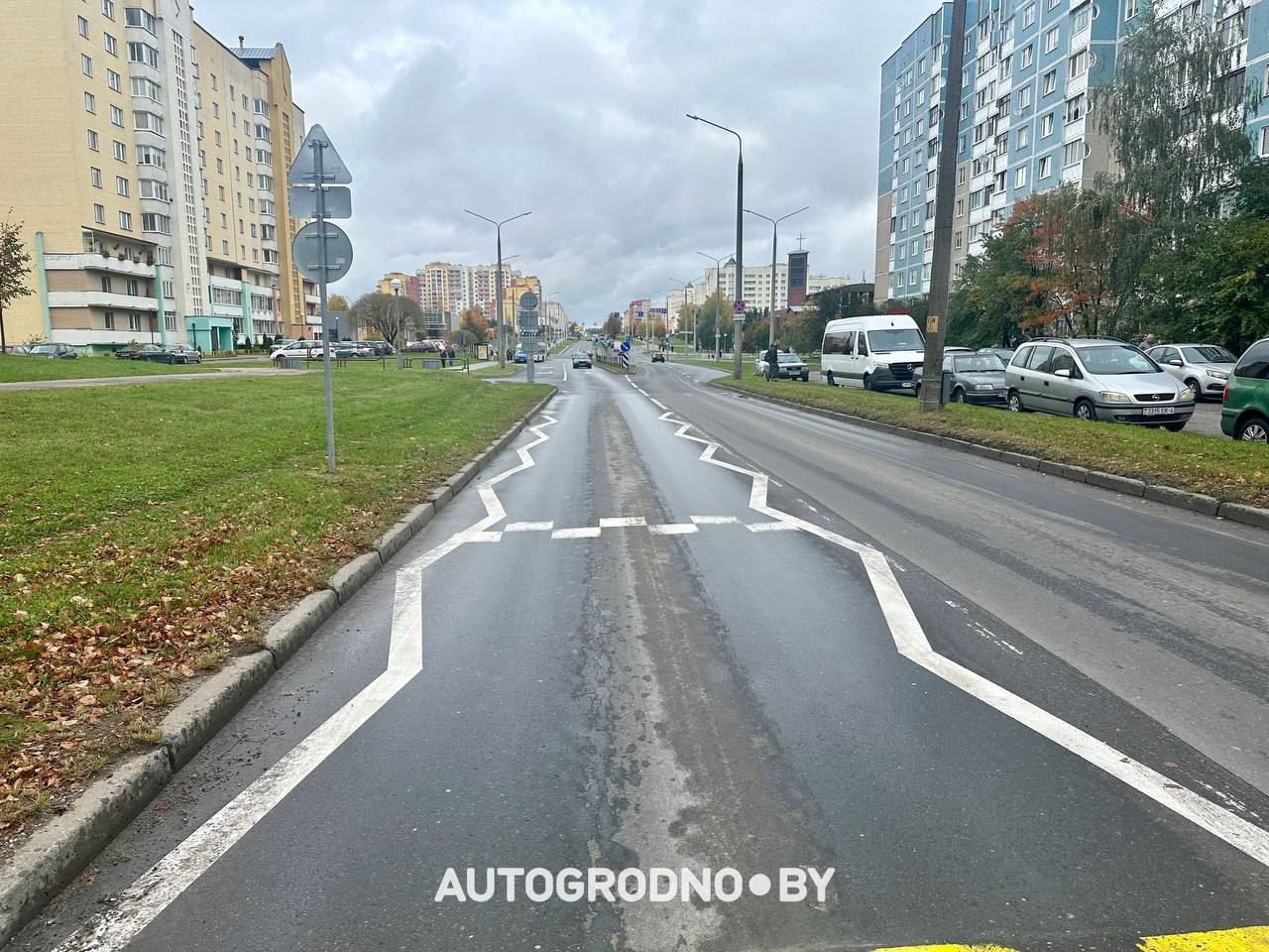 зигзагообразная экспериментальная разметка в Гродно на улице Лиможа