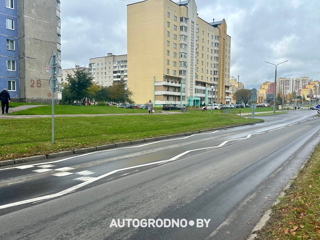 зигзагообразная экспериментальная разметка в Гродно на улице Лиможа