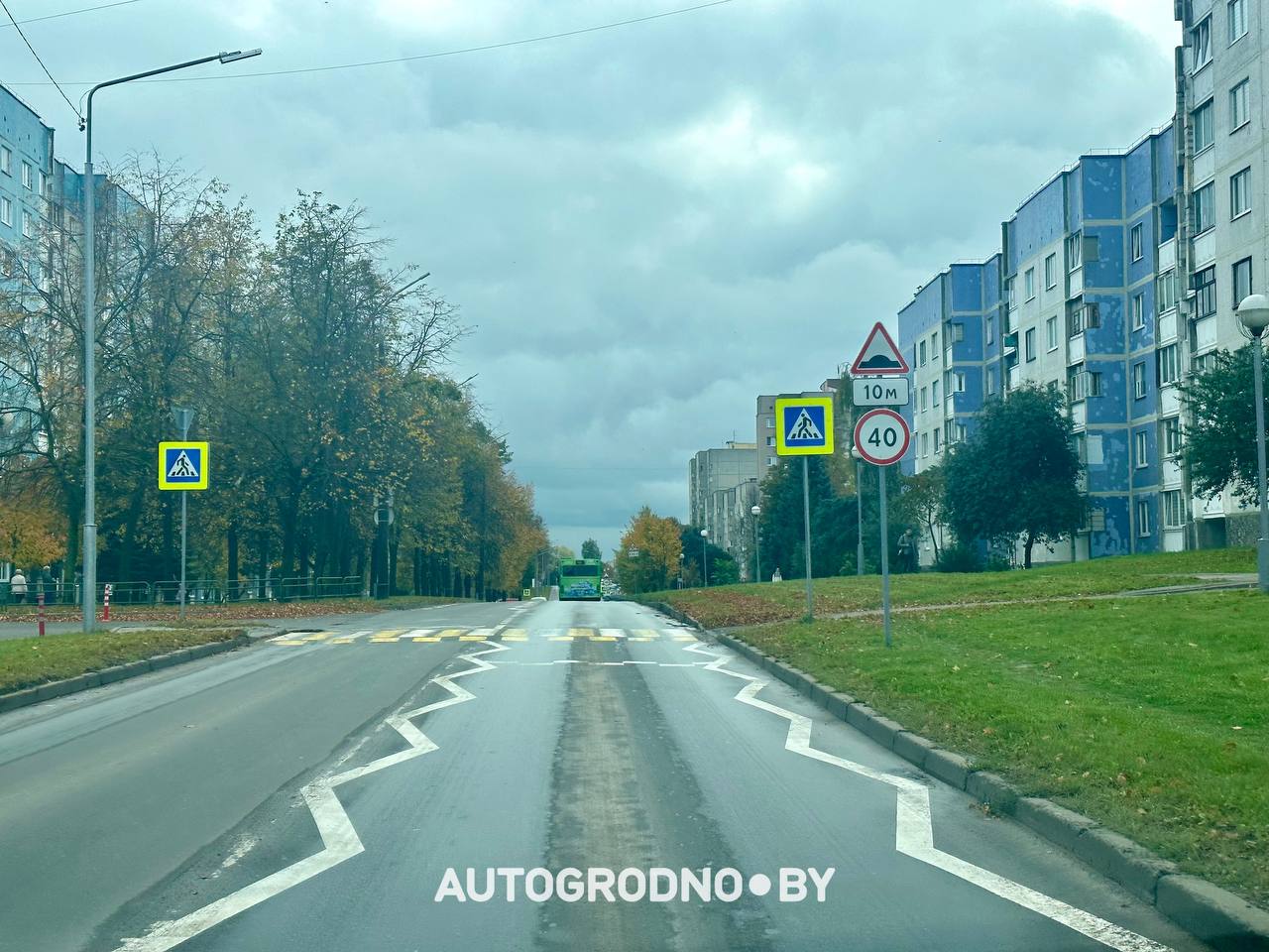 зигзагообразная экспериментальная разметка в Гродно на улице Лиможа