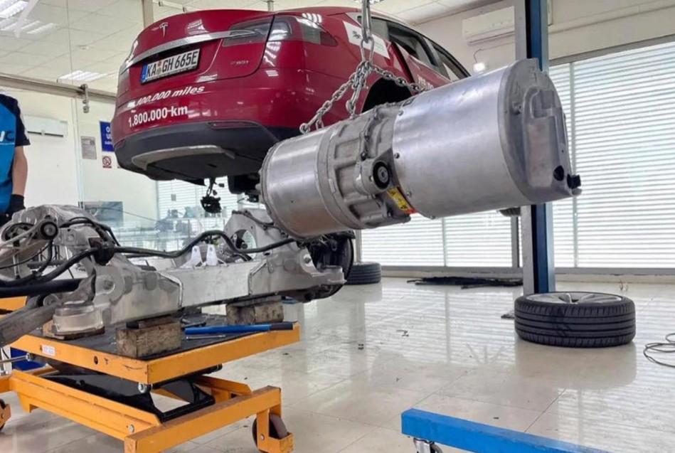 rekord tesla 05