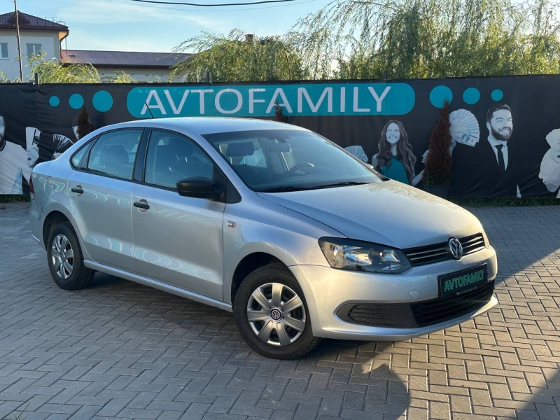 VOLKSWAGEN POLO SEDAN