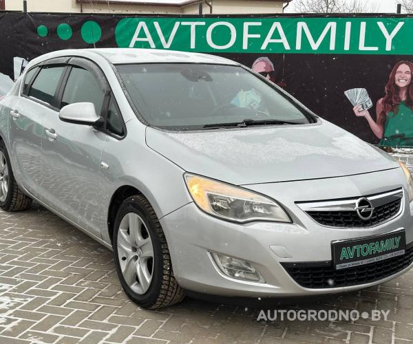 Opel  Astra  2010