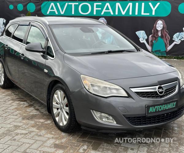 Opel  Astra  2011