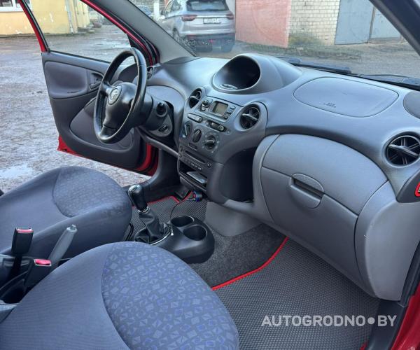 Toyota Yaris  2001