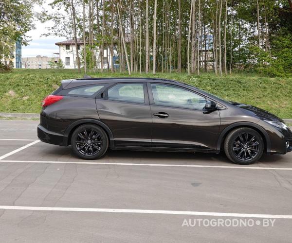 https://autogrodno.by/media/com_expautospro/images/big/avtomobili_honda_civic_68447dba9117b.jpg