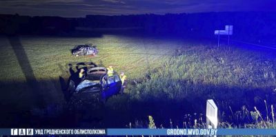 Под Кореличами погибла женщина-водитель. Она выезжала на главную и не уступила дорогу – оба автомобиля вынесло в поле