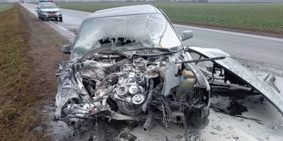 За Скиделем AUDI врезалась в попутный трактор и загорелась. У водителя – 3 сломанных ребра