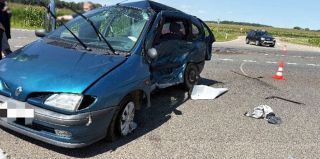 Женщина на Renault выехала со второстепенной на трассу М6. В ГАИ рассказали подробности ДТП под Гродно