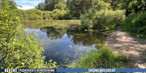 Под Гродно 15-летний подросток выбросил велосипед одного ровесника в озеро, а второго толкнул в воду