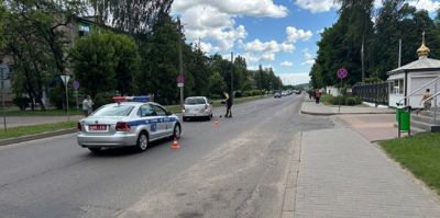 Пожилой водитель совершил наезд на пожилую женщину-пешехода. Она хотела сократить путь вне перехода