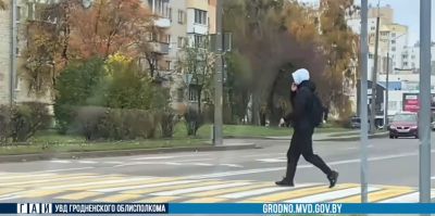ГАИ Гродно усиливает профилактику на пешеходных переходах и показывает очередных нарушителей со смартфонами