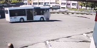 Автобус без водителя покатился в Чаусах и насмерть сбил пожилую пару