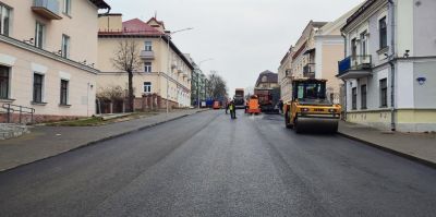 Как думаете, сколько асфальта уложили на Свердлова в Гродно? Ответ в сотнях тонн