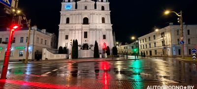 Превью фото к статье В Гродно установили первый проекционный пешеходный переход – прямо у Фарного костела. Видео работы...