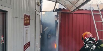 В Гродно горел торговый павильон: спасатели ликвидировали пожар