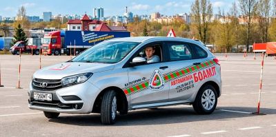 В Беларуси увеличат часы вождения и введут запись уроков в автошколах. Подробности
