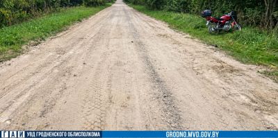 В Ошмянском районе мотоциклист опрокинулся на дороге и попал в больницу