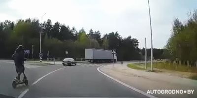 "Хотел остановить, но он не остановился": в Гродно самокатчик устроил хаос на кольце. Видео