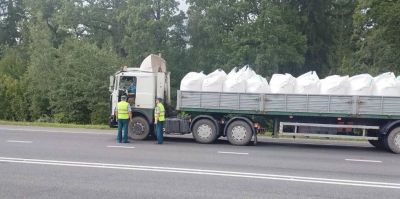 Чистые дороги и закрепленный груз: ГАИ проводит рейд по грузоперевозчикам