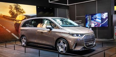 Ребенок завел Mercedes на Парижском автосалоне и врезался в стену – никто не пострадал, но вопросы остались