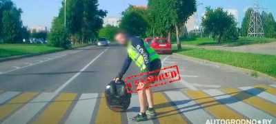 Превью фото к статье В Гродно райдер на моноколесе показал неприличный жест водителю и "топтался на месте" – реакция на требование о спешива…...