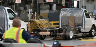 Искусственный интеллект не справился – Ford возвращает тех, кого уволил