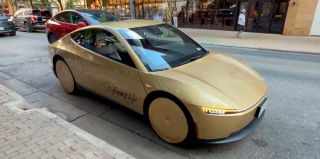 Tesla выпустила на улицы такси без руля и педалей. Cybercab уже возит пассажиров