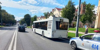 В Гродно следователи просят откликнуться пассажиров автобуса № 1, в салоне которого на пол упала пожилая женщина. Подробности