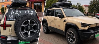 Превью фото к статье Мужчина едет из Пекина в Рим через Гродно на китайском гибриде MHERO 817: на кузове есть карта...