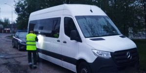 На М6 под Лидой транспортники остановили Mercedes. Оказался нерегулярщиком, но в реестре его не нашли. Что в итоге?