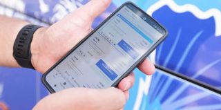 Для пассажиров автобусов в Беларуси заработал лист ожидания на загруженные рейсы. Идею подкинул школьник